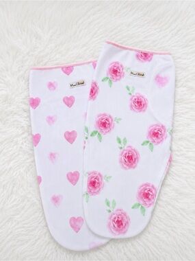 Mama Cheetah Floral & Heart Swaddle Set of 2 in Pink and White